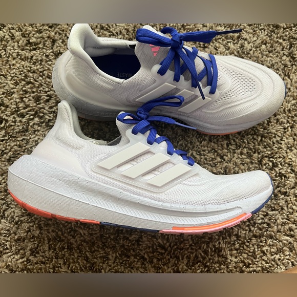 Adidas Ultraboost lite size 7.5 - Picture 1 of 4